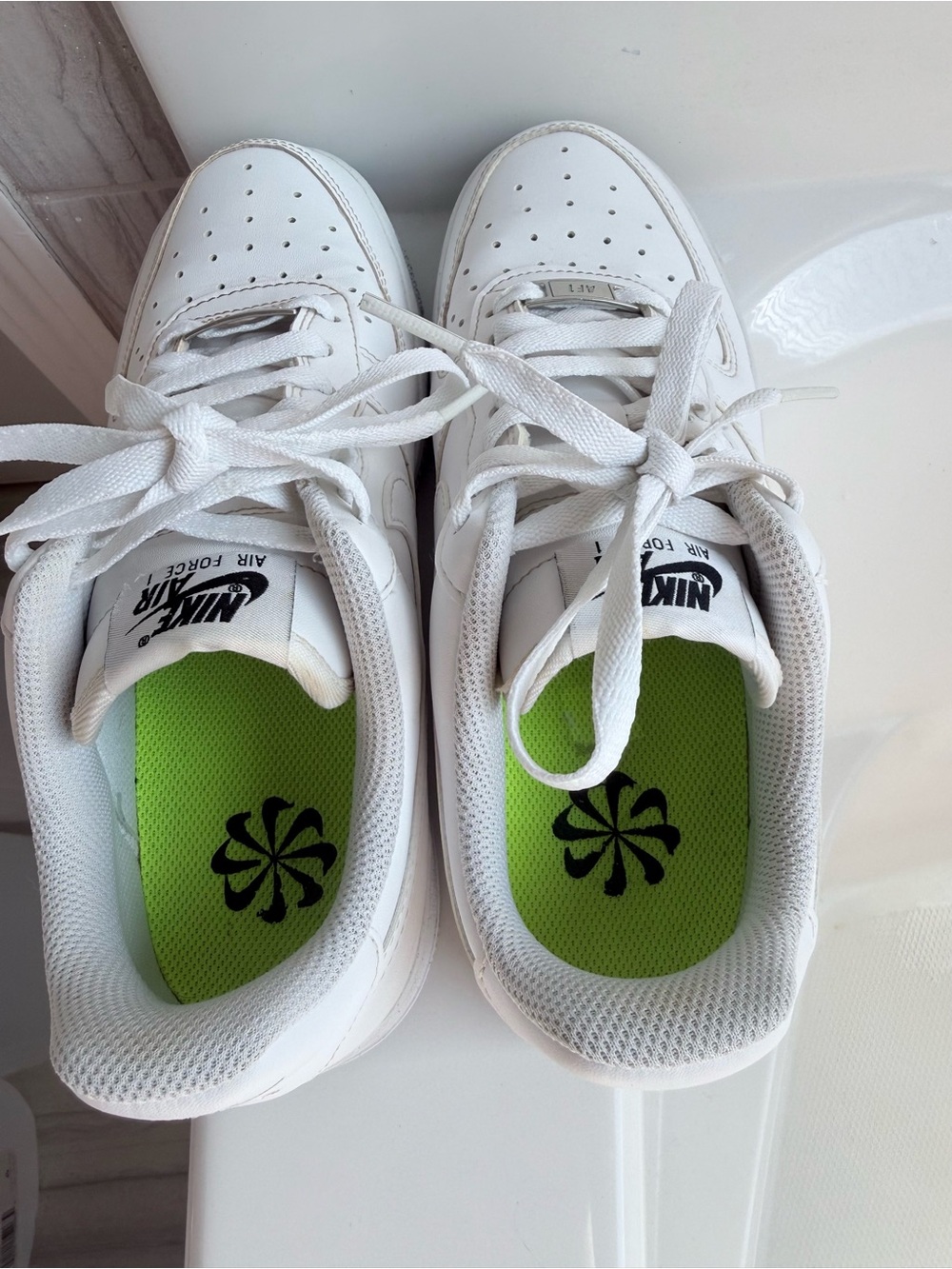 Nike Air Force 1’ 07 LE Women’s Athletic Sneakers Apple green sole Worn once - Picture 3 of 9